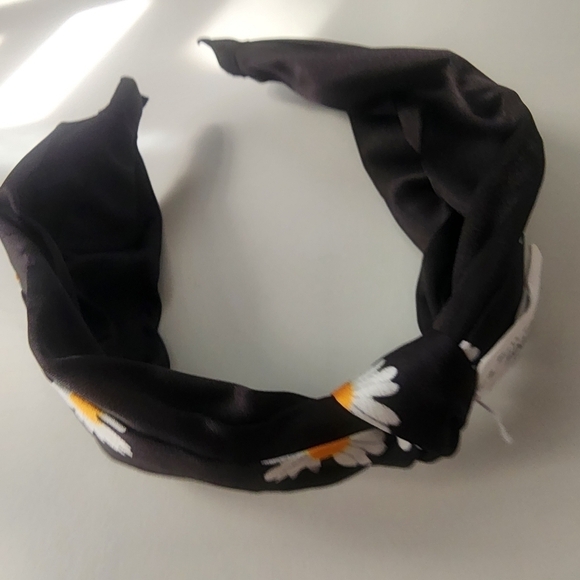 NEW Black White Daisy Floral Knot Headband - Picture 4 of 5